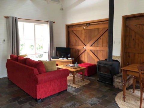 Arcadia - The Barn Cottage & Rosehill Cottage - Accommodation Asia 10