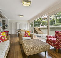 Summery spacious 4 bed home in Kurraba Point - Accommodation Asia