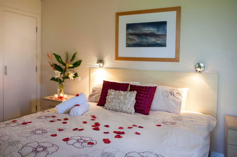 Adina Vineyard - Accommodation Guide 1
