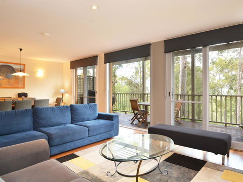 Villa De Saran Located Within Cypress Lakes - Accommodation Guide 0