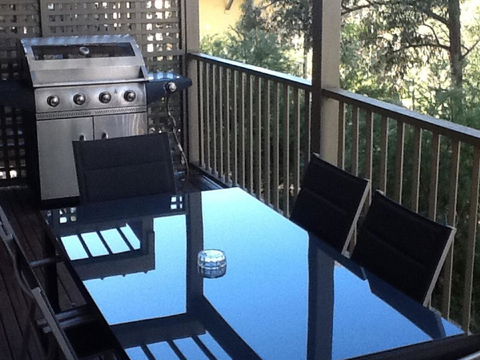 Villa De Saran Located Within Cypress Lakes - Accommodation Guide 9