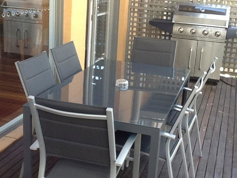 Villa De Saran Located Within Cypress Lakes - Accommodation Guide 7