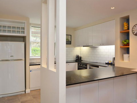 Villa De Saran Located Within Cypress Lakes - Accommodation Guide 8