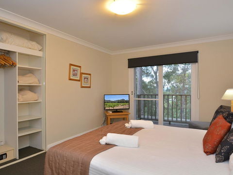 Villa De Saran Located Within Cypress Lakes - Accommodation Guide 1