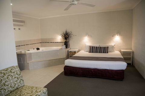 Coastal Bay Motel - Accommodation Asia 26