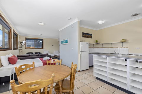 Coastal Bay Motel - Accommodation Asia 9