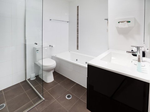 Charlestown Executive Apartments - Accommodation Asia 4