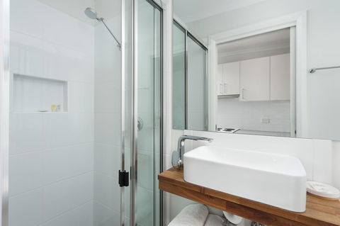125 Milton - Accommodation Asia 5