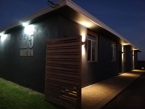 125 Milton - Accommodation Asia 12