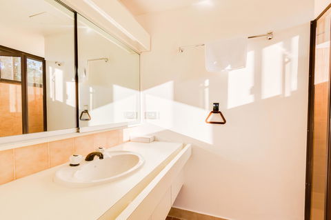 Pacific Towers Beach Resort - Accommodation Asia 28