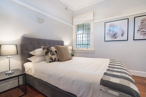 Huge Harbour View Apartment In Historic Home - Accommodation Asia 3