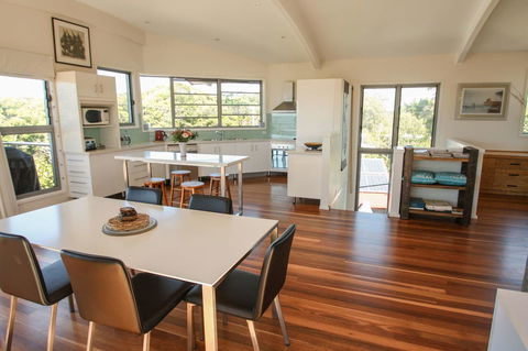 Valla's Beach House - Accommodation Asia 10