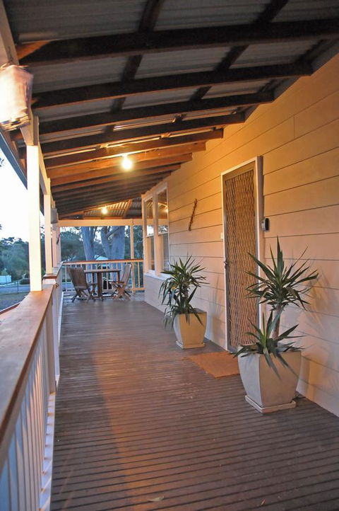 Bush & Bay Cottage - Accommodation Asia 19