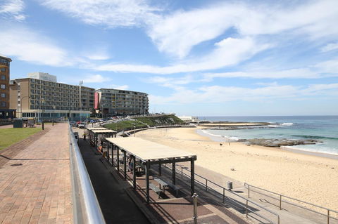 Arena Luxury Beachfront Apartment - Accommodation Asia 32