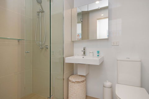 Arena Luxury Beachfront Apartment - Accommodation Asia 42