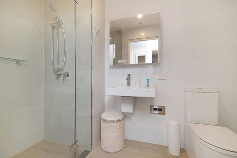 Arena Luxury Beachfront Apartment - Accommodation Asia 25