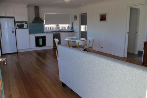 Red Waratah - Accommodation Asia 7