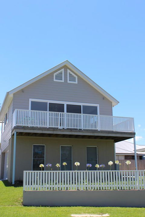 Red Waratah - Accommodation Asia 0