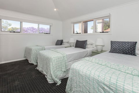 Elegant Family Home Close To Harbour And Views - Accommodation Asia 9