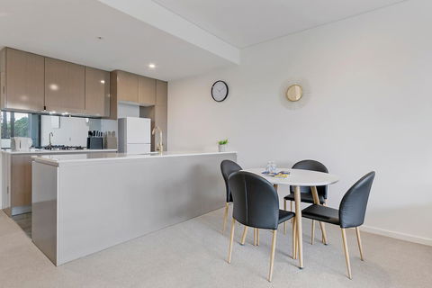 Stylish And Neat Two Bed Apartment In Wentworth Point - Accommodation Asia 3