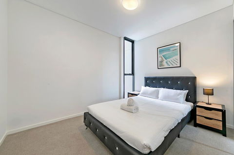 Stylish And Neat Two Bed Apartment In Wentworth Point - Accommodation Asia 6