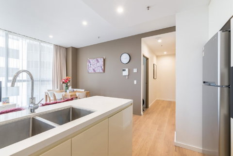 Sydney CBD Modern 2 Bedroom Apartment + Free Car Parking - Accommodation Guide 6