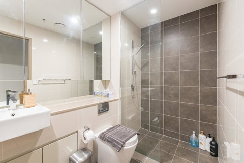 Sydney CBD Modern 2 Bedroom Apartment + Free Car Parking - Accommodation Guide 16