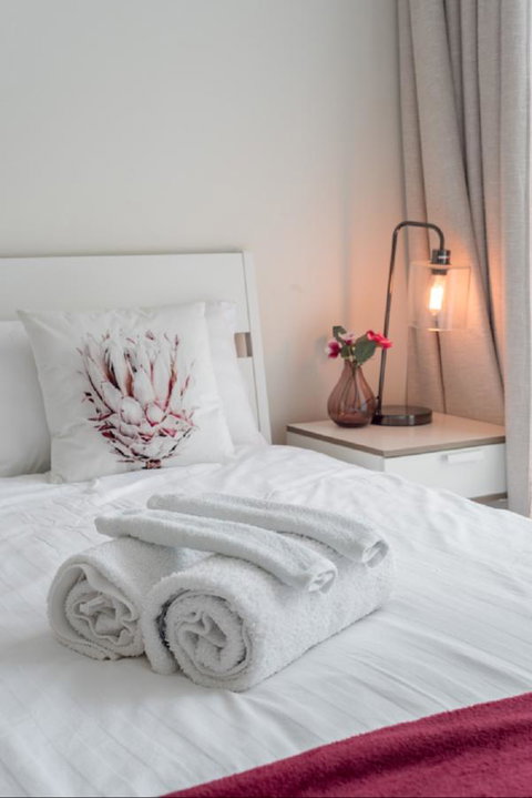 Sydney CBD Modern 2 Bedroom Apartment + Free Car Parking - Accommodation Guide 10