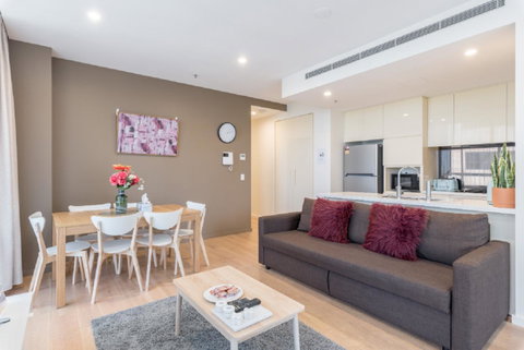 Sydney CBD Modern 2 Bedroom Apartment + Free Car Parking - Accommodation Guide 3