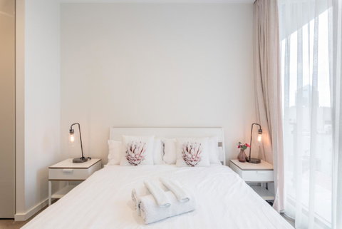 Sydney CBD Modern 2 Bedroom Apartment + Free Car Parking - Accommodation Guide 7