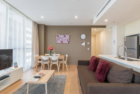 Sydney CBD Modern 2 Bedroom Apartment + Free Car Parking - Accommodation Guide 1