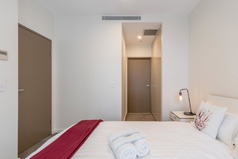 Sydney CBD Modern 2 Bedroom Apartment + Free Car Parking - Accommodation Guide 9