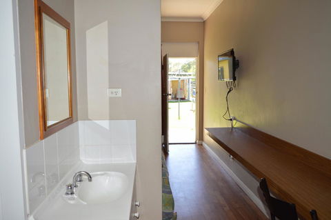 Brolga Hotel Motel - Coleambally - Accommodation Guide 3