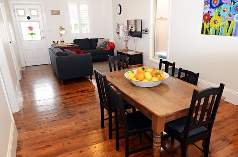 Thelma's Temora - Accommodation Asia 7