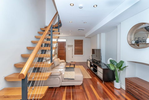 2 Bed House + Loft In Pyrmont - Accommodation Guide 10