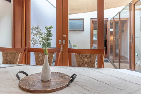 2 Bed House + Loft In Pyrmont - Accommodation Guide 3