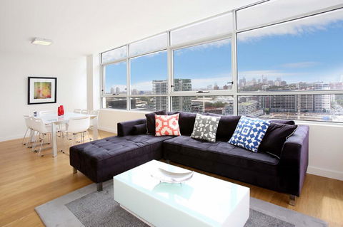 Gadigal Groove - Modern And Bright 3BR Executive Apartment In Zetland With Views - Accommodation Asia 0