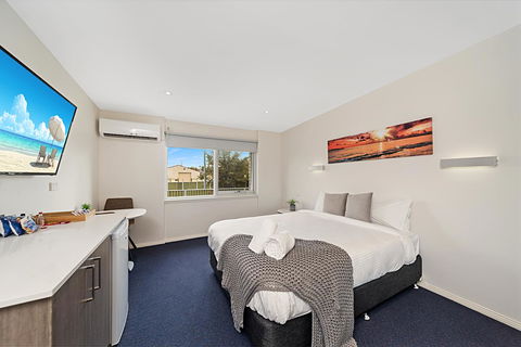 Carlton Suites - Accommodation Asia 23