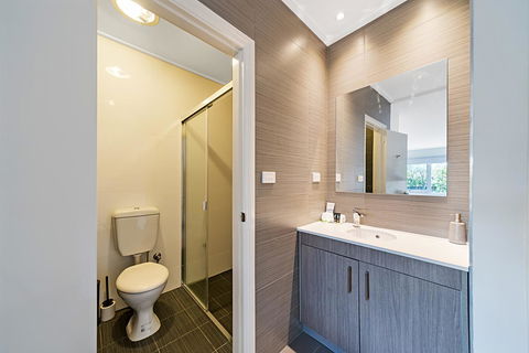 Carlton Suites - Accommodation Asia 3