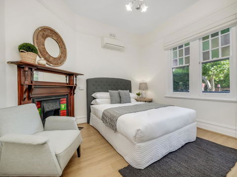 Large Terrace In Sydneyâ€™s Lower North Shore - Accommodation Asia 0