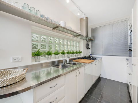 Large Terrace In Sydneyâ€™s Lower North Shore - Accommodation Asia 2