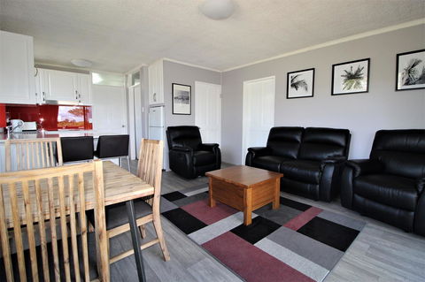 Beachfront 3, 25 Willow Street - Accommodation Asia 0
