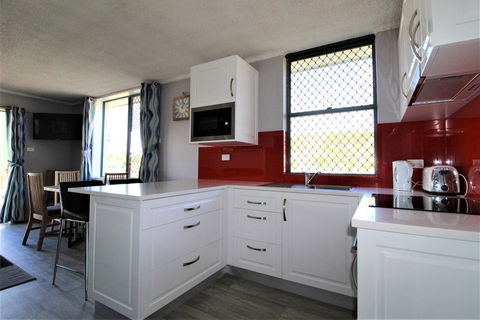 Beachfront 3, 25 Willow Street - Accommodation Asia 6
