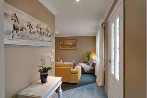 Mountainside B & B - Accommodation Asia 4