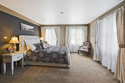 Mountainside B & B - Accommodation Asia 21