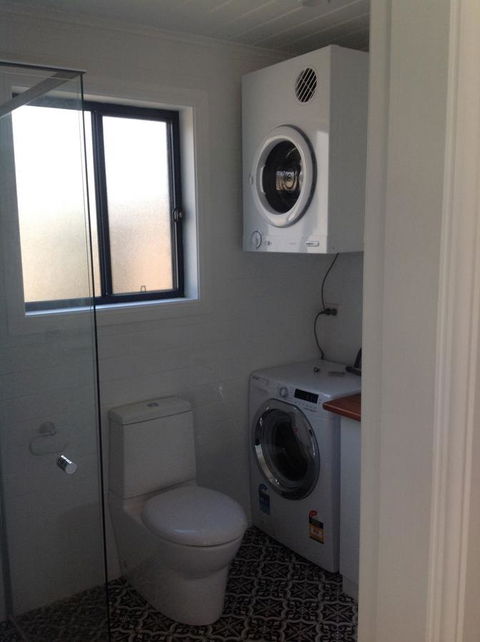 Hideaway Holiday Apartments - Accommodation Asia 6