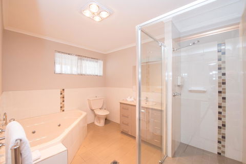 Hume Country Motor Inn - Accommodation Asia 29