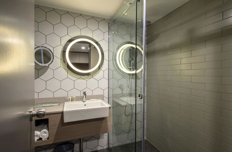 Crowne Plaza Alice Springs Lasseters, An IHG Hotel - Accommodation Asia 29