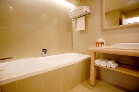 Crowne Plaza Alice Springs Lasseters, An IHG Hotel - Accommodation Asia 30