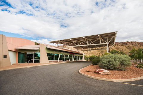 Crowne Plaza Alice Springs Lasseters, An IHG Hotel - Accommodation Asia 11